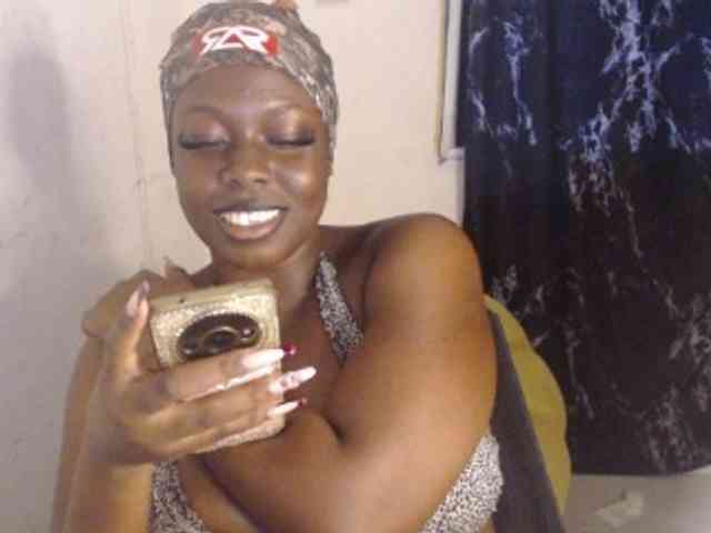 Eboni-hotboobs webcam