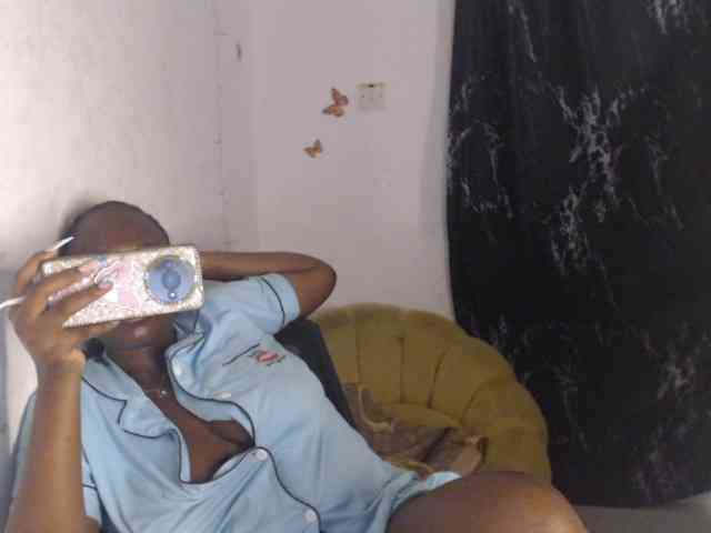 Eboni-hotboobs webcam