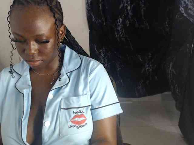 eboni-hotboobs's live room