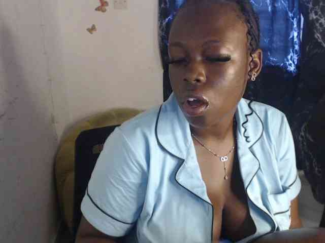 Eboni-hotboobs webcam