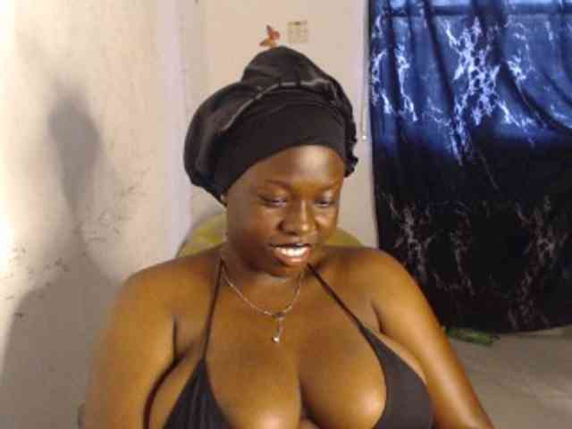 Eboni-hotboobs
