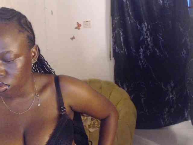 Eboni-hotboobs