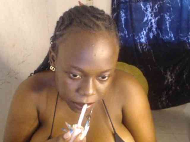 Eboni-hotboobs webcam