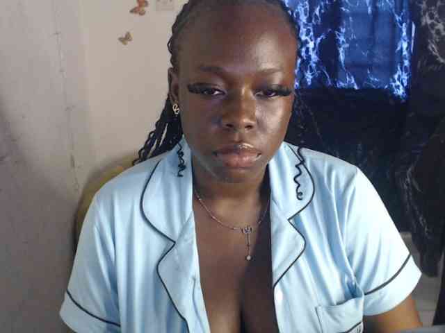 Eboni-hotboobs webcam