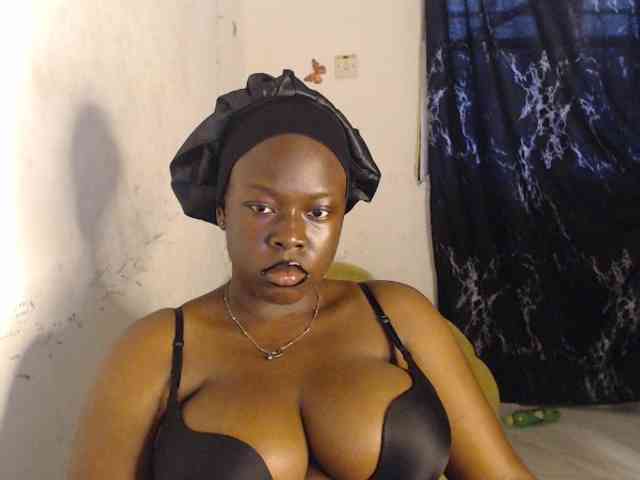 Eboni-hotboobs
