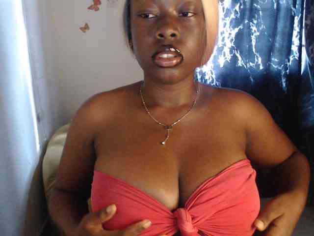 Eboni-hotboobs webcam