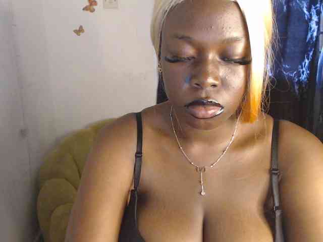 Eboni-hotboobs