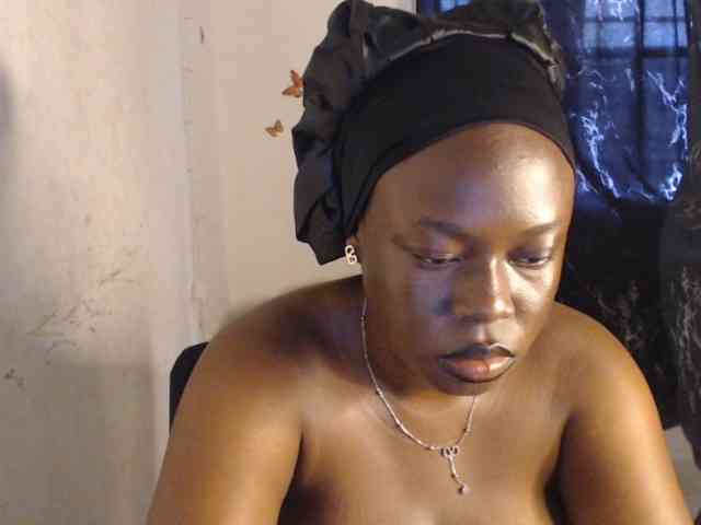 Eboni-hotboobs webcam