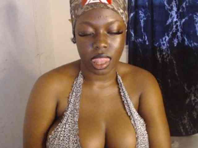 Eboni-hotboobs webcam