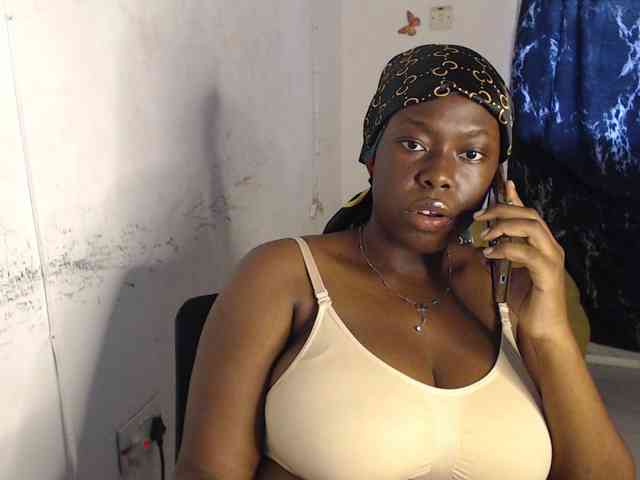 Eboni-hotboobs