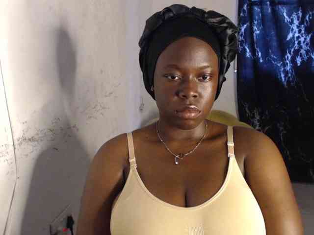 Eboni-hotboobs