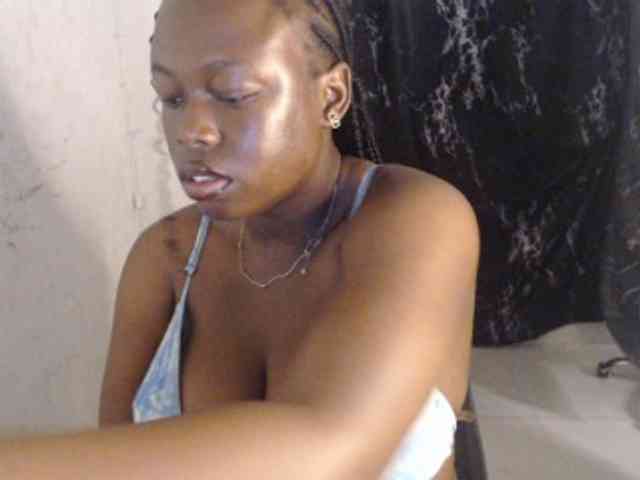 Eboni-hotboobs webcam