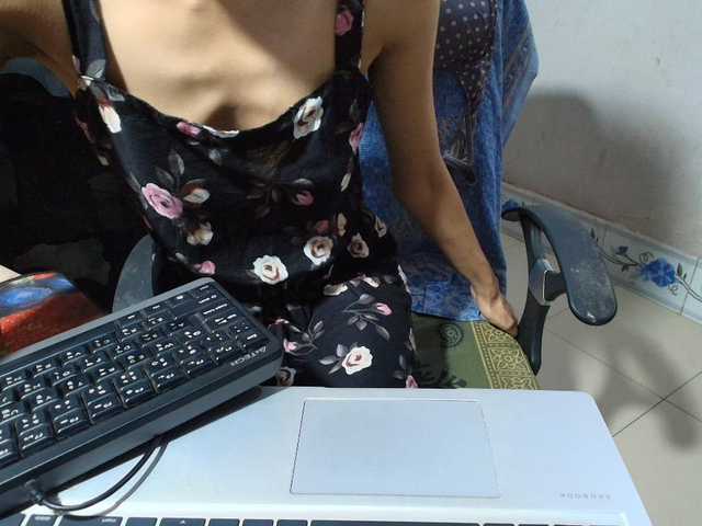 yeasty1men — live female cam