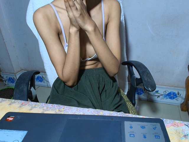Yeasty1men live cam on BongaCams