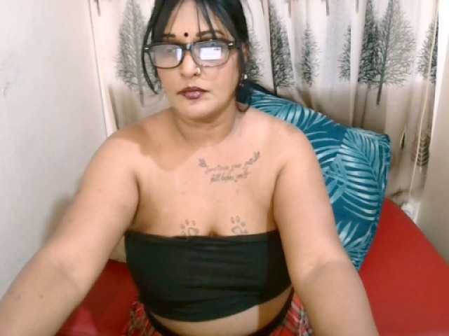 SassyIndian live cam