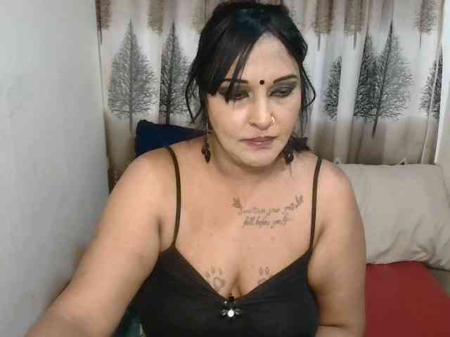 SassyIndian webcam