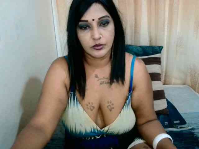 SassyIndian webcam