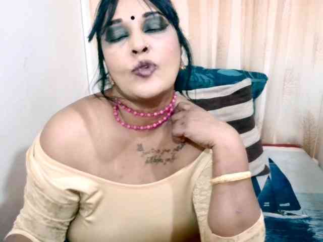 SassyIndian webcam