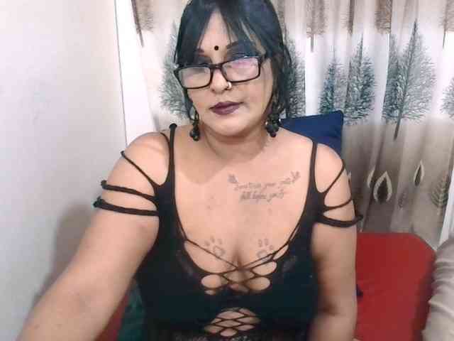 SassyIndian webcam