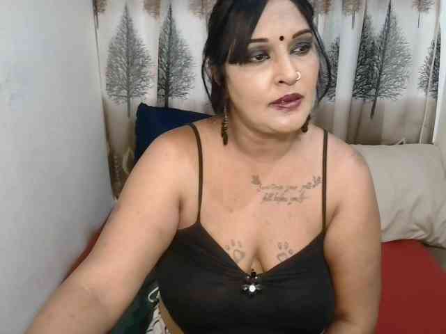 SassyIndian webcam