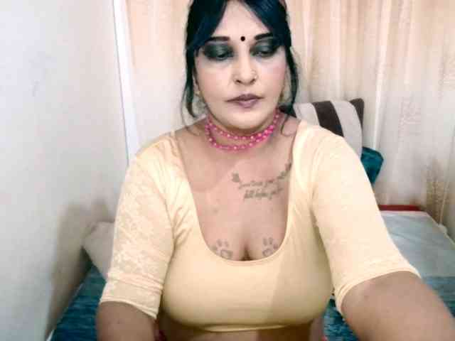 SassyIndian webcam