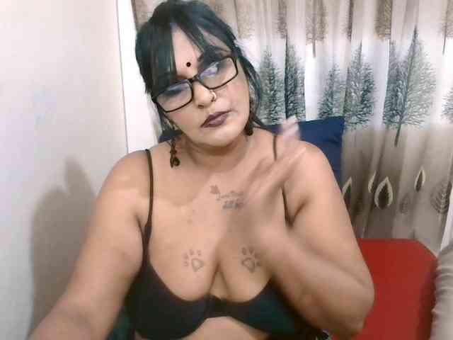 SassyIndian webcam