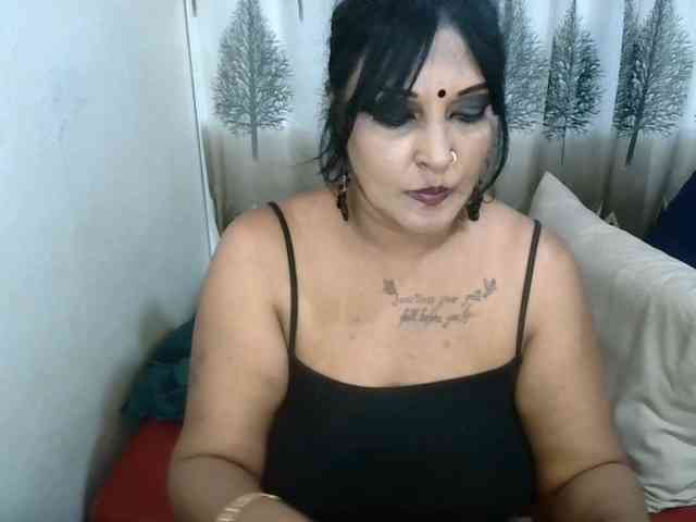 SassyIndian webcam