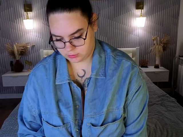 Kity-Mooree live cam on BongaCams