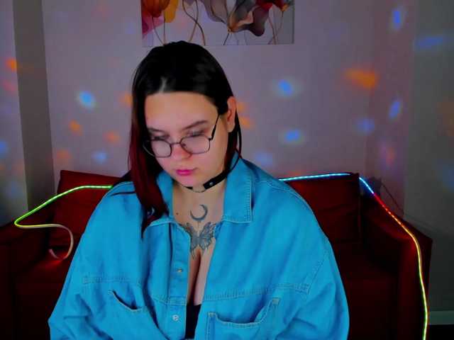 Kity-Mooree live cam on BongaCams