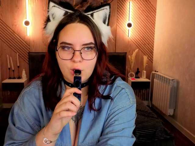 Kity-Mooree live cam on BongaCams