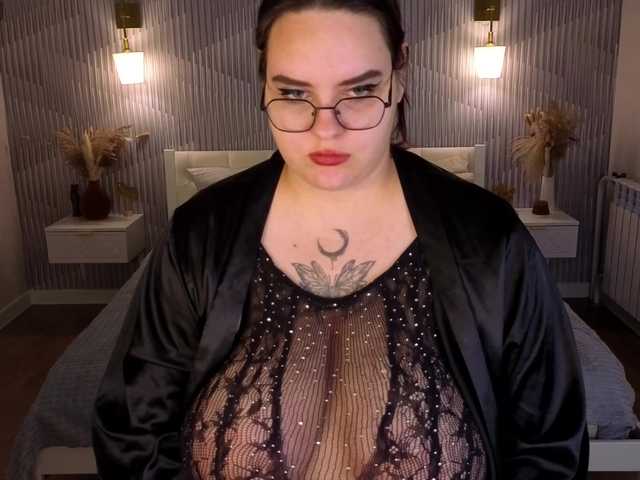Kity-Mooree live cam on BongaCams