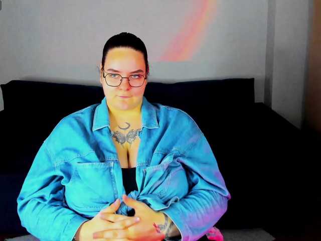 Kity-Mooree live cam on BongaCams