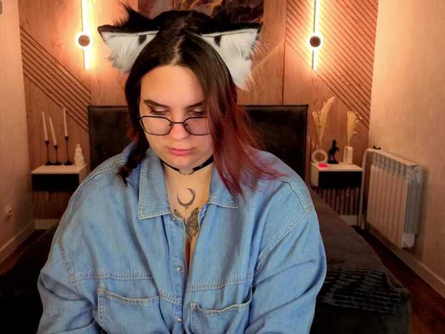 Kity-Mooree live cam on BongaCams