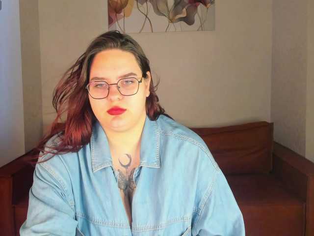 Kity-Mooree live cam on BongaCams