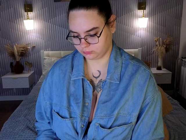Kity-Mooree live cam on BongaCams