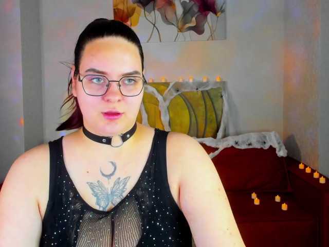 Kity-Mooree live cam on BongaCams