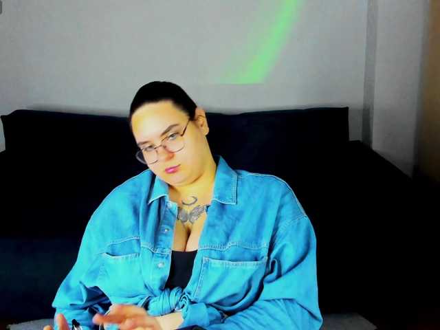 Kity-Mooree live cam on BongaCams