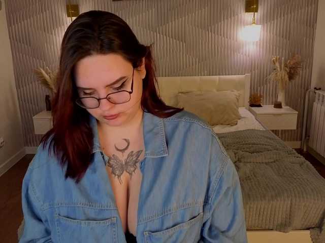 Kity-Mooree live cam on BongaCams