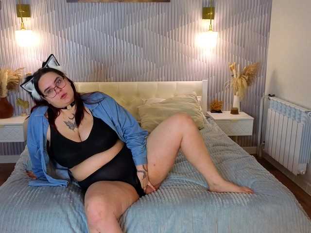 Kity-Mooree live cam on BongaCams