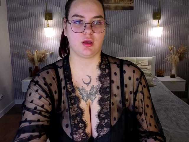 Kity-Mooree live cam on BongaCams