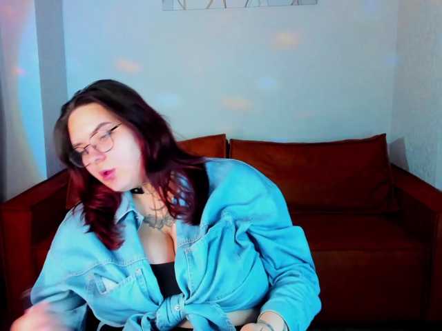 Kity-Mooree live cam on BongaCams