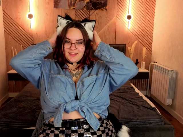 Kity-Mooree live cam on BongaCams