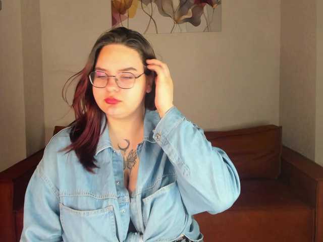 Kity-Mooree live cam on BongaCams