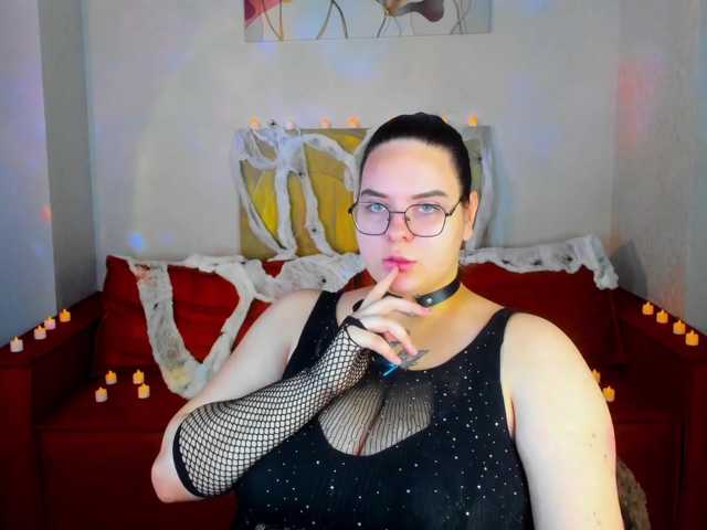 Kity-Mooree live cam on BongaCams
