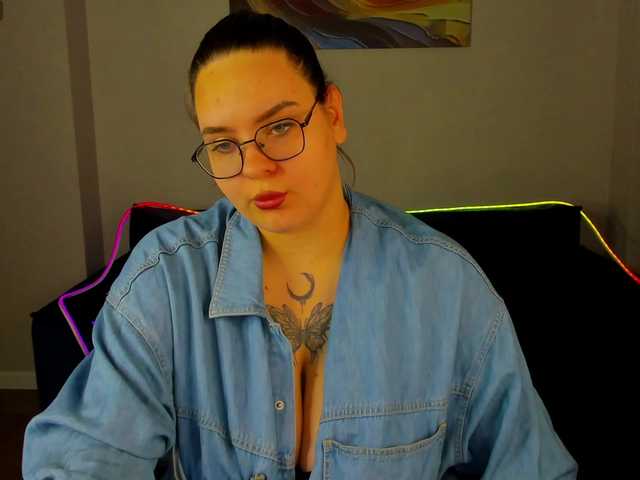 Kity-Mooree live cam on BongaCams