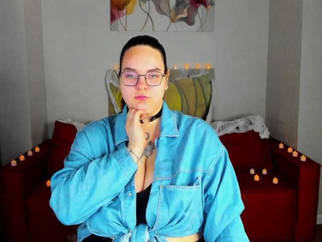 Kity-Mooree live cam on BongaCams