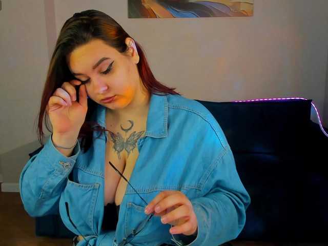 Kity-Mooree live cam on BongaCams