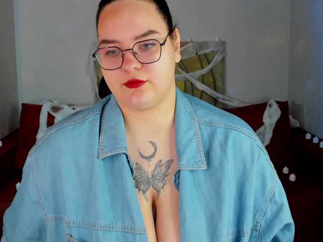Kity-Mooree live cam on BongaCams
