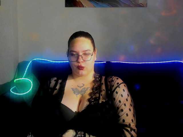Kity-Mooree live cam on BongaCams