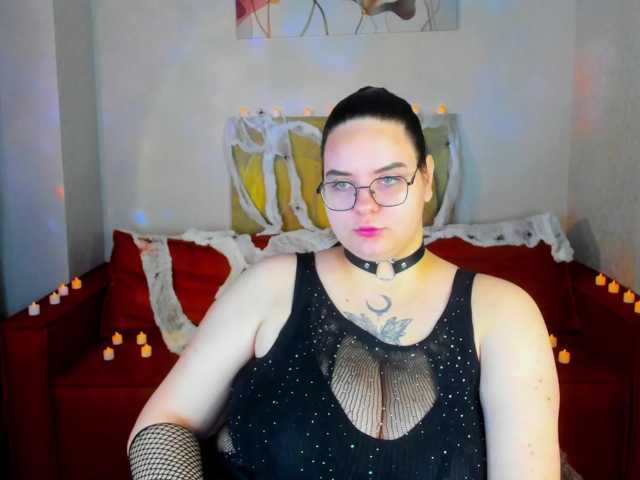 Kity-Mooree live cam on BongaCams